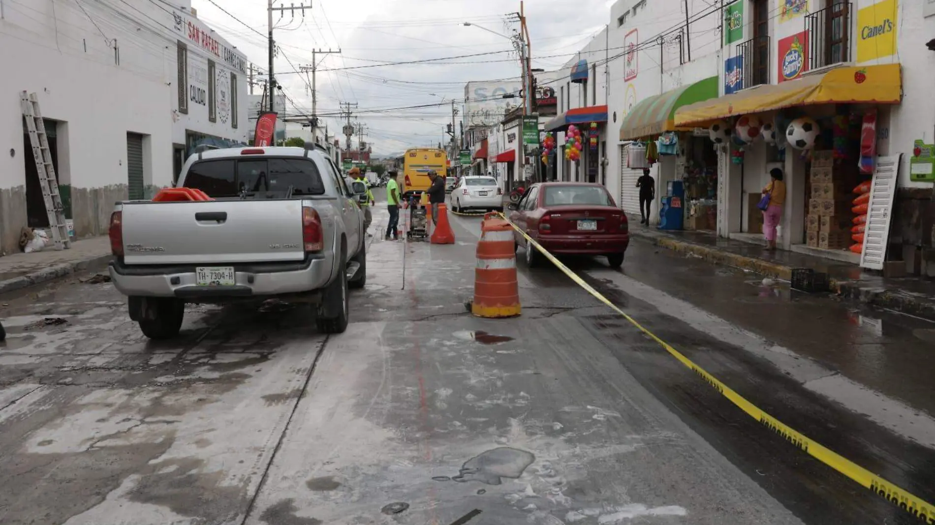 Intervención en el drenaje de la calle Pedro Montoya cerca del mercado Republica (1)